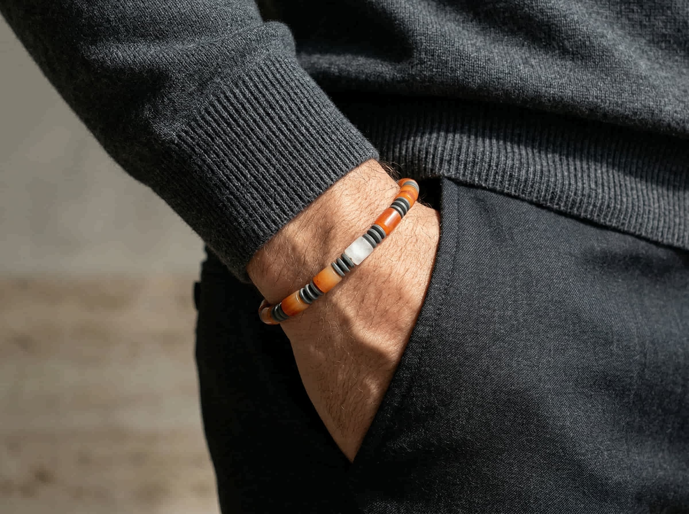 Polsfoto van handgemaakte Voloria armband gemaakt van oranje jade