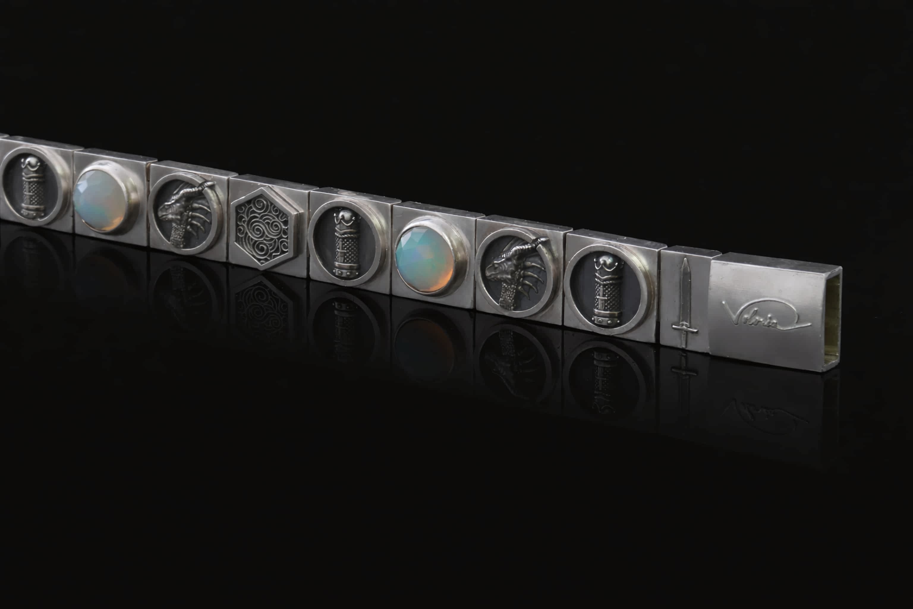 Voloria schakel armband gemaakt van solide 925 zilver met ethiopische cabachon stenen